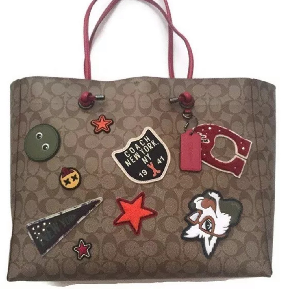 MUST GO🍒🤪Coach Varsity Patch Tote